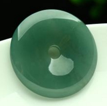 翡翠护平安吊坠